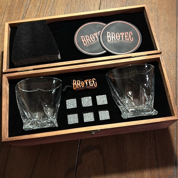 Brotec Whiskey Stones & Glasses Set in Wooden Box - Picture 6 of 9